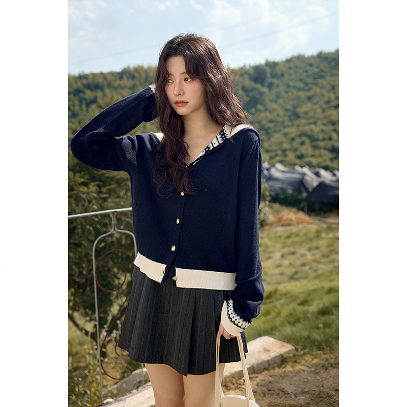 夕蒙2025新款秋季韩系独特漂亮短款上衣小众海军领藏蓝针织开衫女