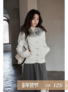 夕蒙2025新款冬季韩系气质上衣软糯小个子绝美牛角扣白色毛领毛衣