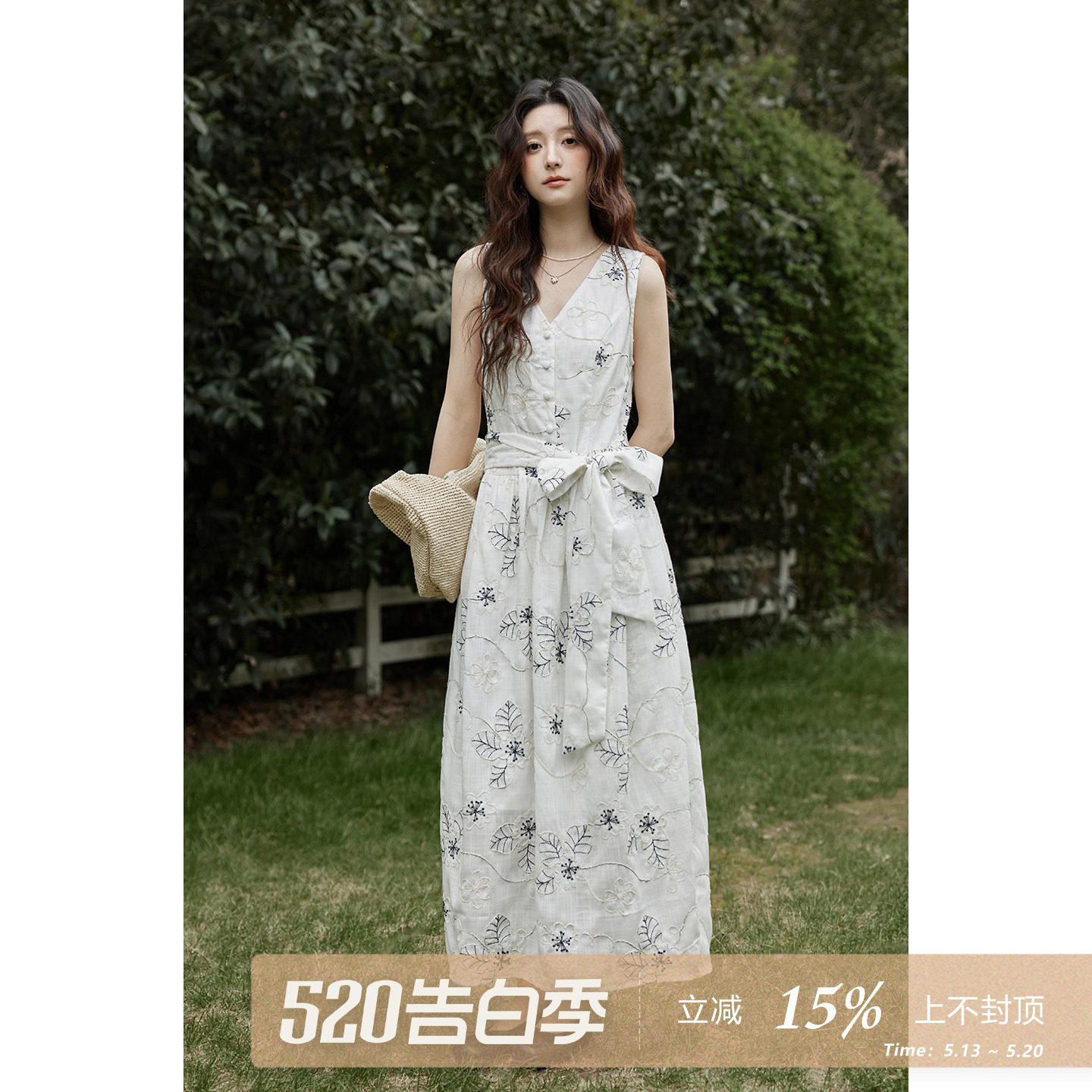 夕蒙2026新款春夏韩系气质裙子小个子收腰绑带白色刺绣无袖连衣裙