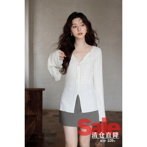 【反季清仓】春季韩系流行气质上衣肌理感提花减龄v领长袖t恤女