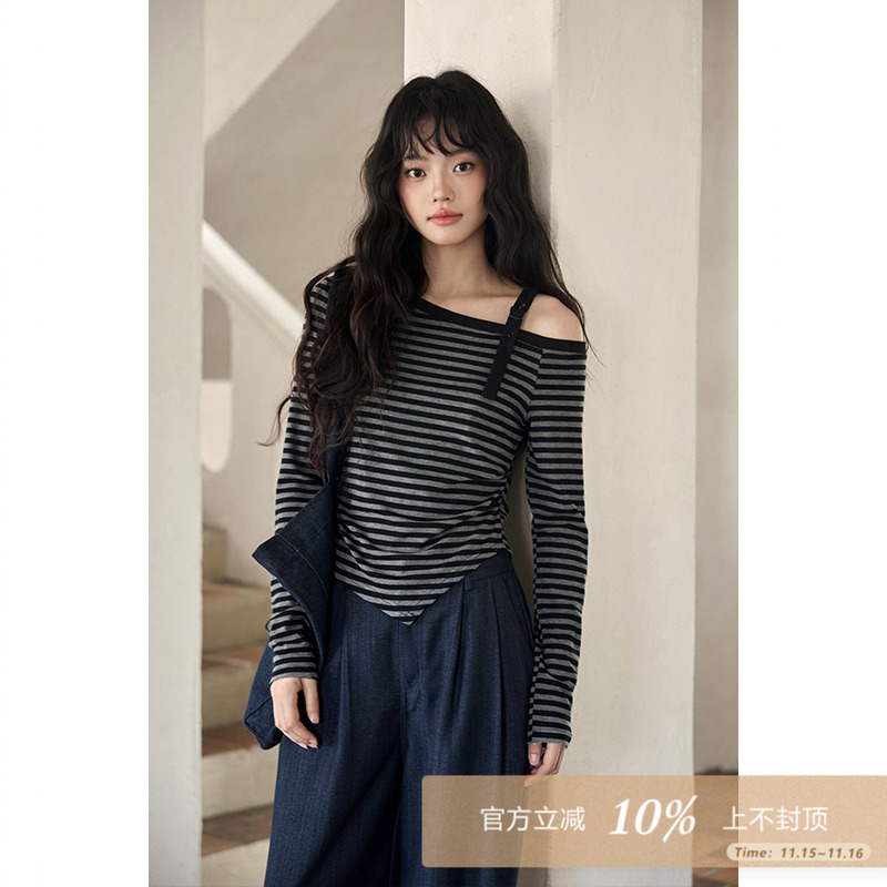 夕蒙2025新款秋韩系气质上衣设计感小众不规则露肩黑灰条纹t恤女