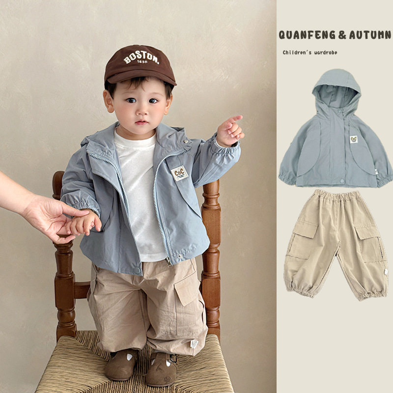 婴儿春秋季冲锋衣套装新款男宝宝痞帅潮连帽休闲外套小童百搭裤子