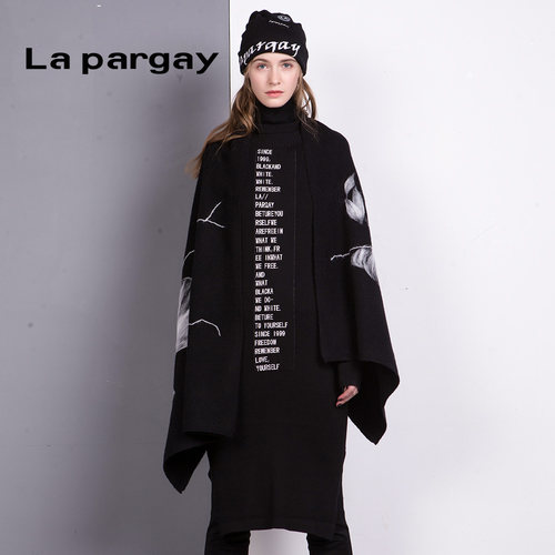 黑色长袖中长款连衣裙