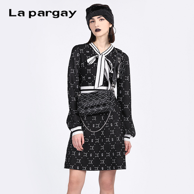 针织系带领收腰中长款连衣裙