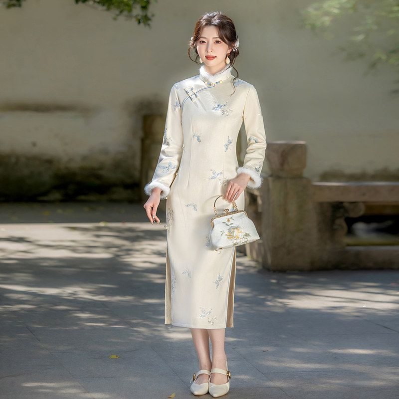 麂皮绒绣花秋冬旗袍2025新款冬季加绒长袖旗袍连衣裙新中式改良裙