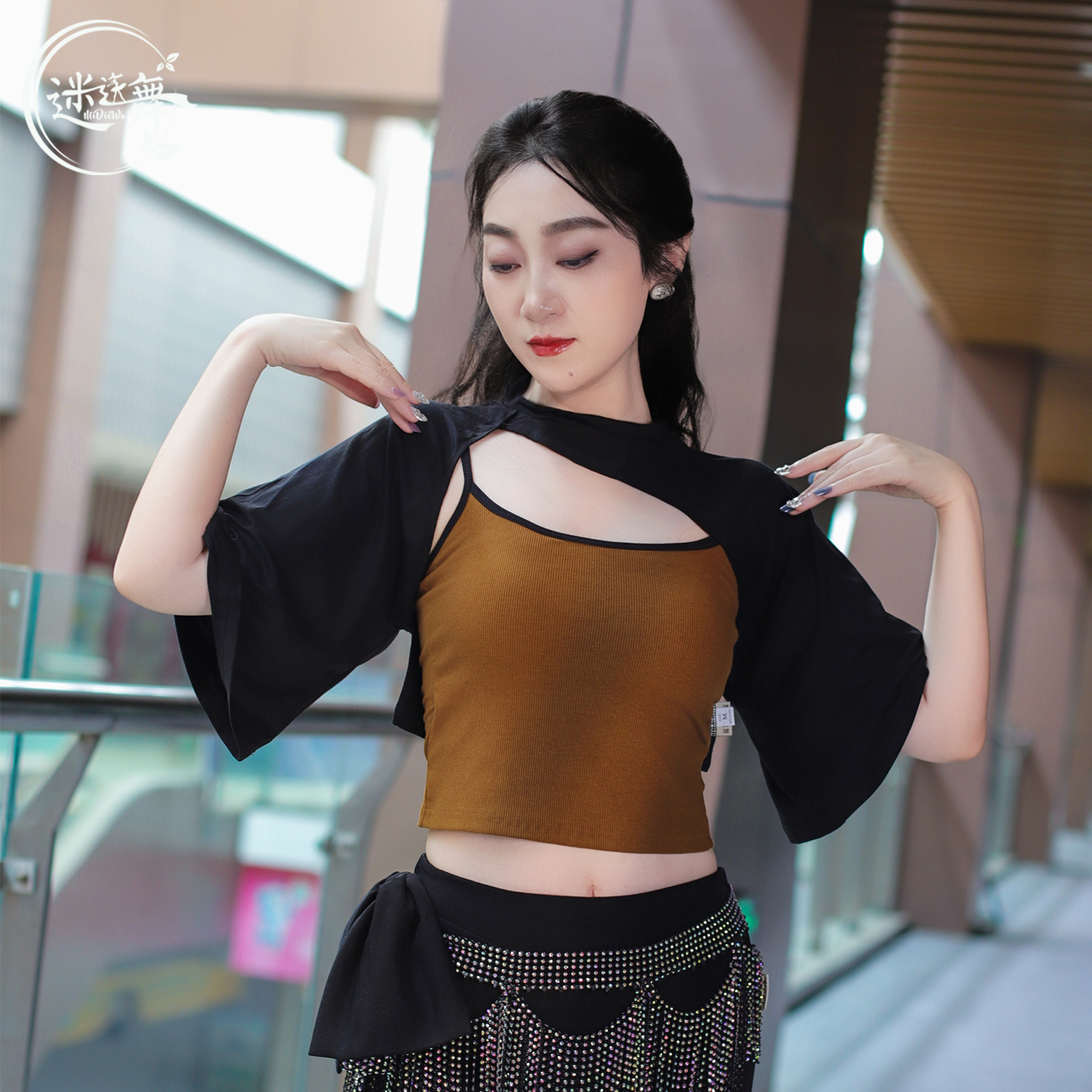 迷迭舞肚皮舞小坎肩上衣2025新款网纱肩袖练功服百搭性感黑色杏女