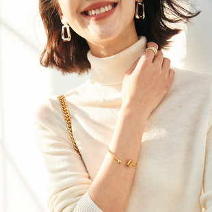 ET23832Y PALUOPO 帕罗绵羊毛高领女衫