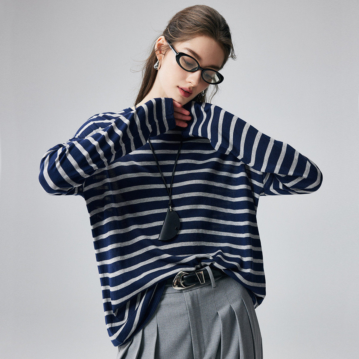 PALUOPO/帕罗秋冬圆领撞色条纹慵懒风套头针织衫女ET2F2213M