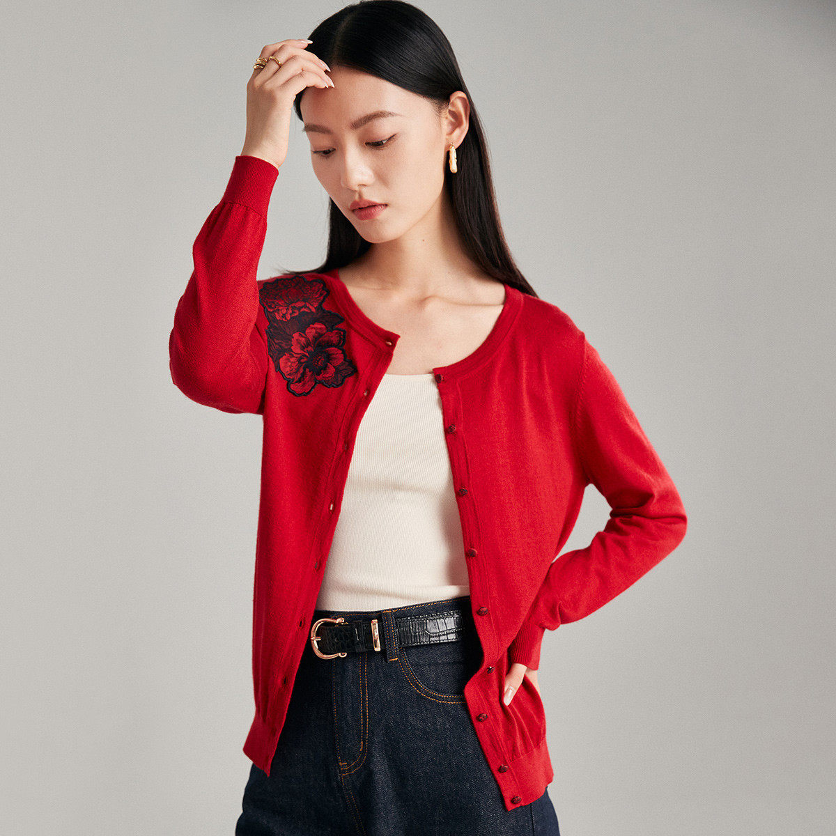 【然姐】PALUOPO/帕罗圆领显瘦长袖针织绣花羊绒开衫ET22583M