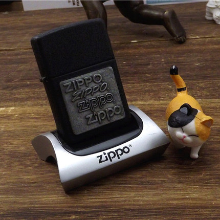 二手Zippo05年好品黑裂漆贴章四代标正品美国防风打火机原装进口