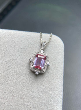 绝美亚历山大吊坠具有强烈的红绿变色S925银精工镶嵌主石5*7mm