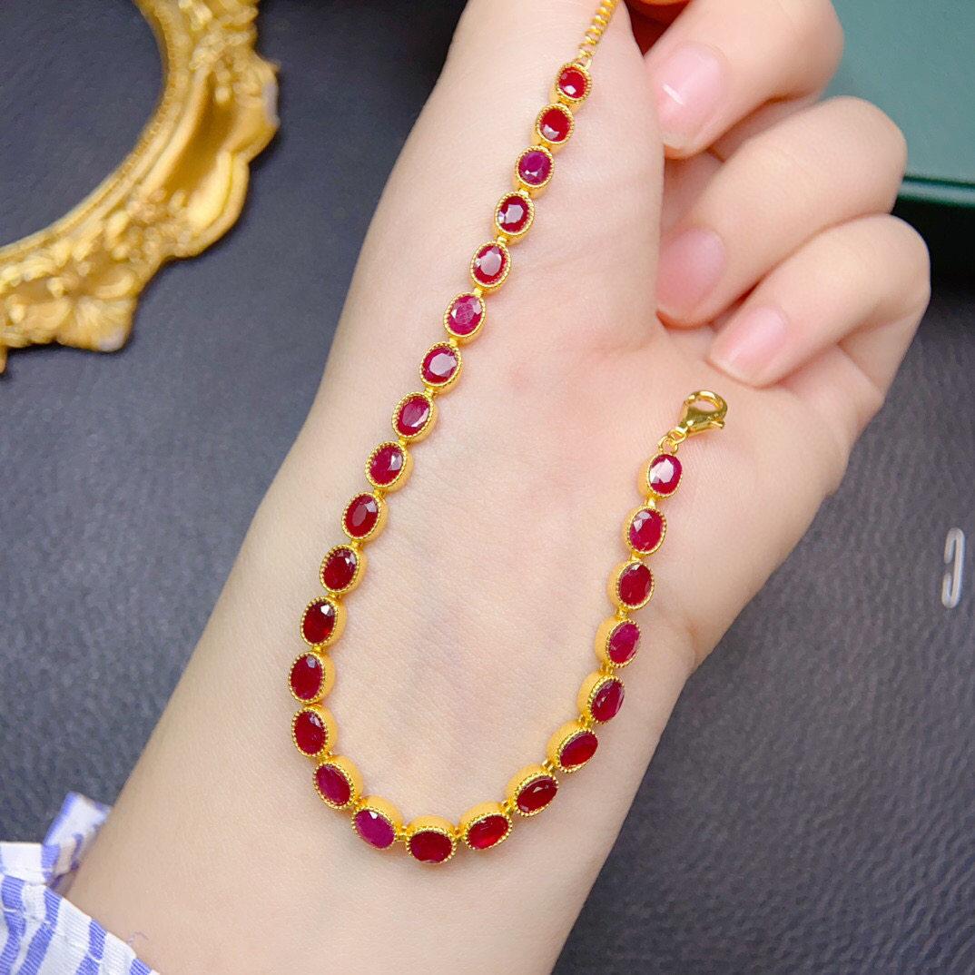 天然红宝石手链。晶体通透，戒面4*5mm，925银精工镶嵌