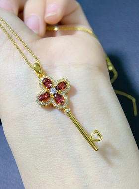 天然红石榴石吊坠 s925纯银镶嵌 全净体，火彩超闪，主石3*5mm