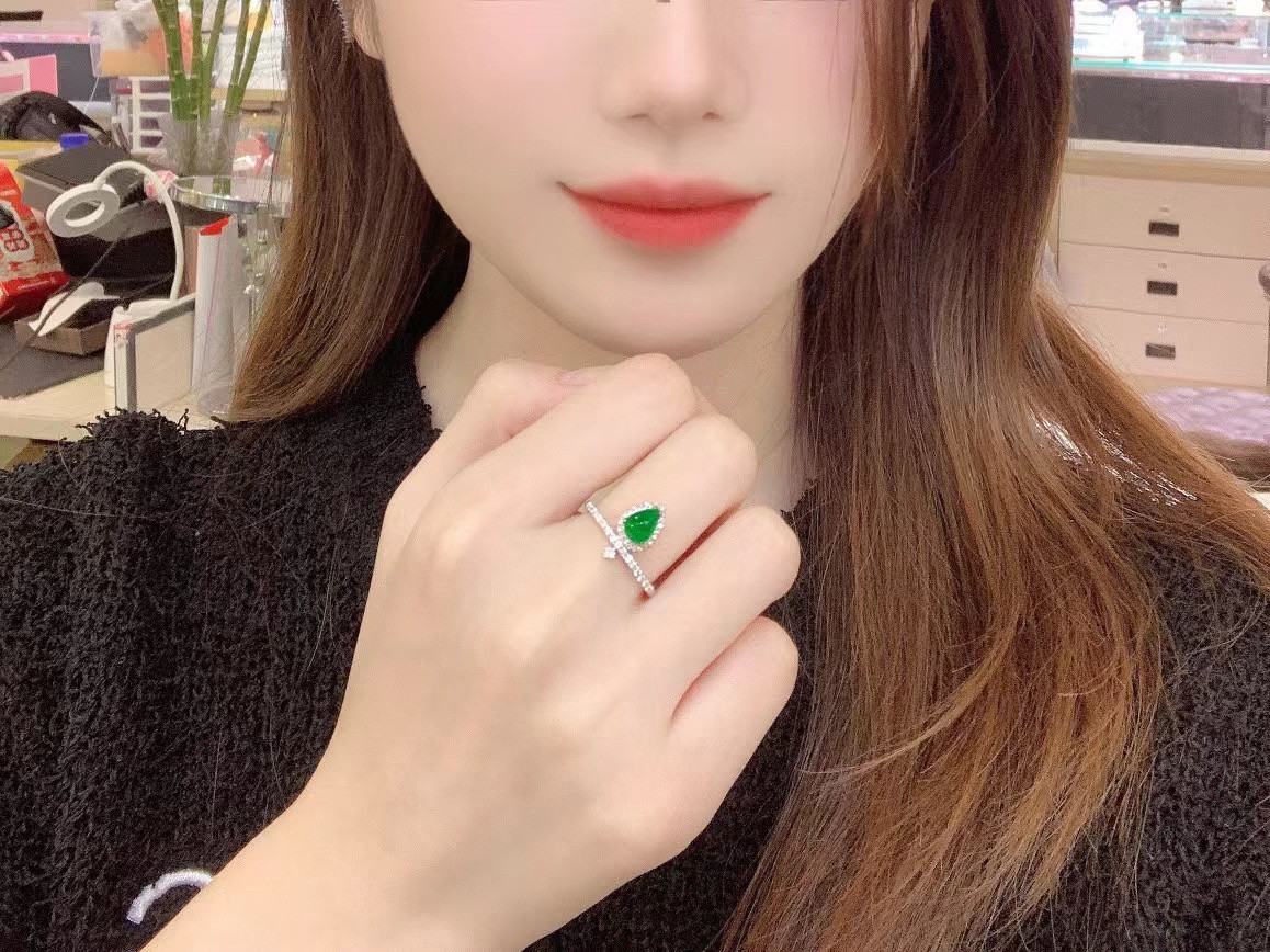 水滴0.8克拉天然祖母绿戒指女款18k金镶嵌绿色戒黄金色女戒清新