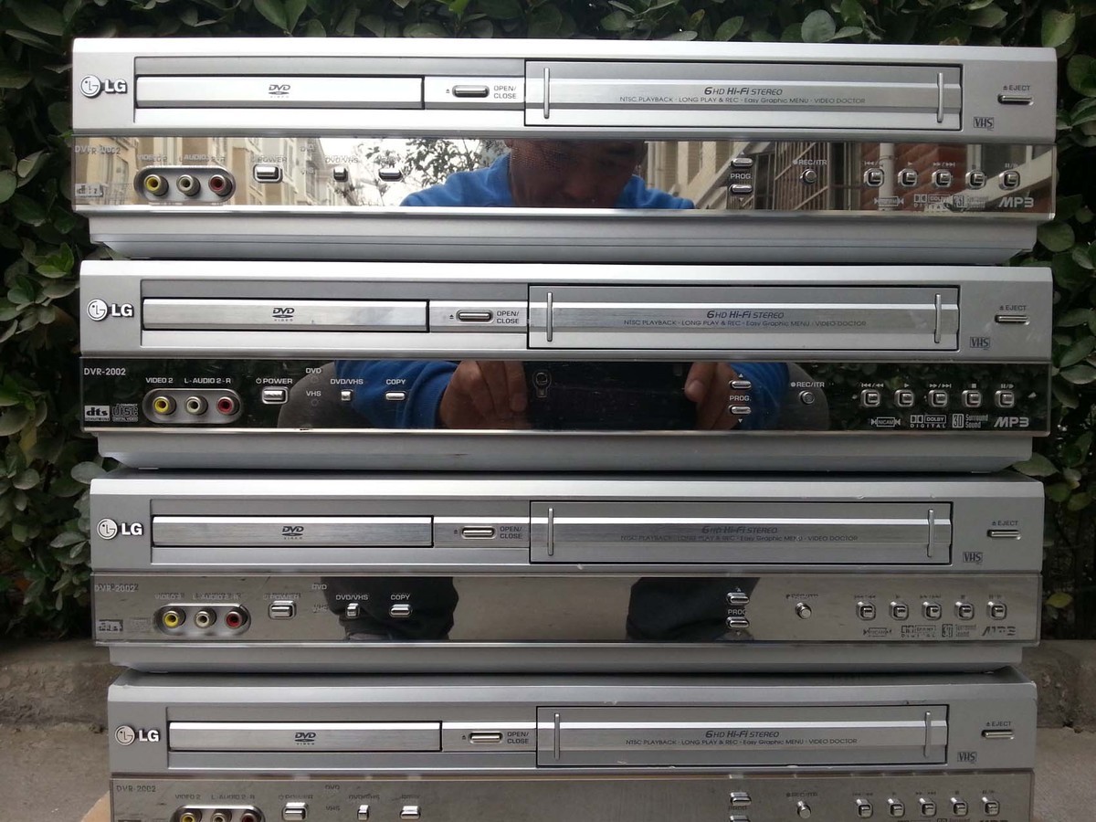 可以把早先的VHS录像带直接刻录在光盘上，进行数字化保存。