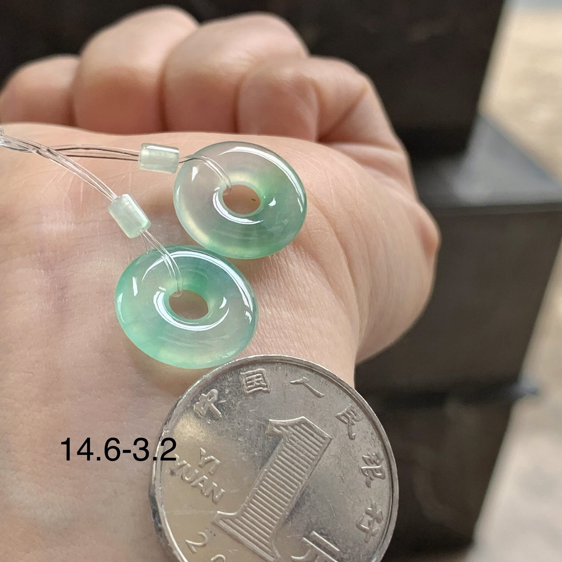 翡翠冰种晴绿甜甜圈平安扣耳坠一对