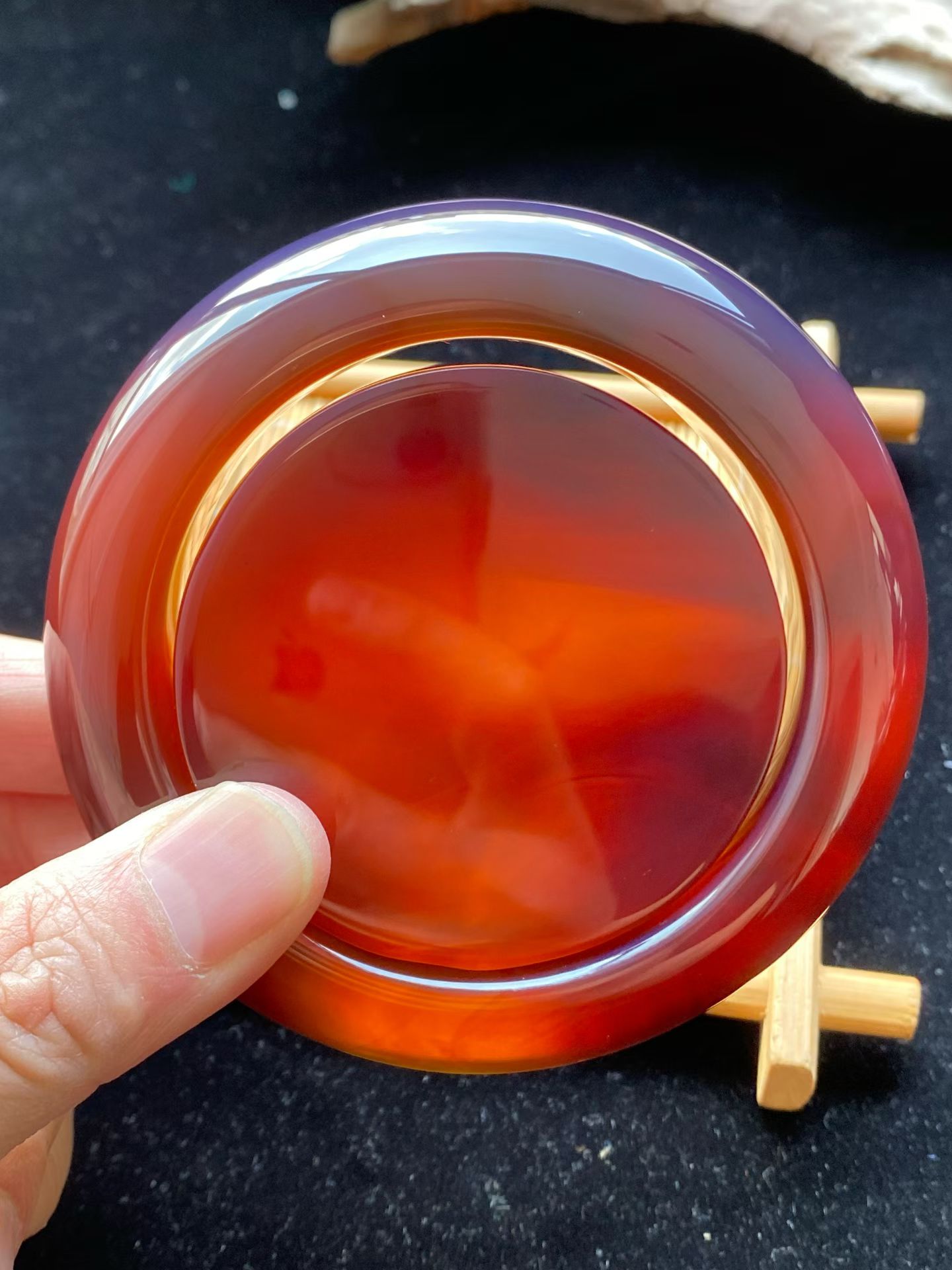 缅甸琥珀血红蜜手镯 膜色好 颜色非常红润 圈口61