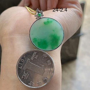 翡翠绿色圆牌 18k金镶嵌
