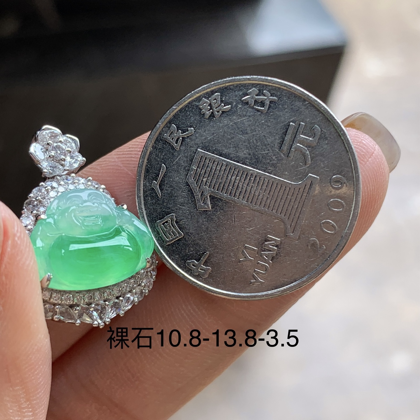 翡翠冰种阳绿色佛公吊坠 18k金镶嵌