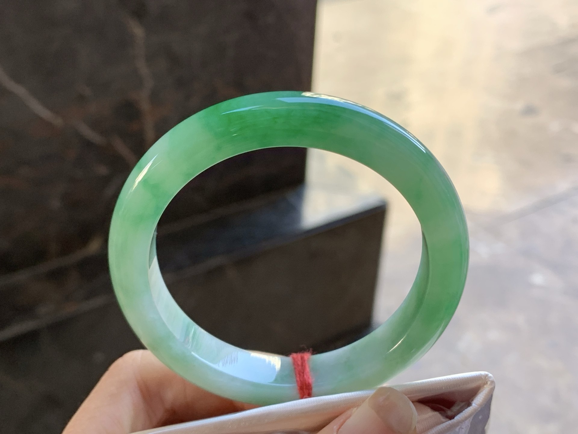 翡翠阳绿色手镯  圈口54 55