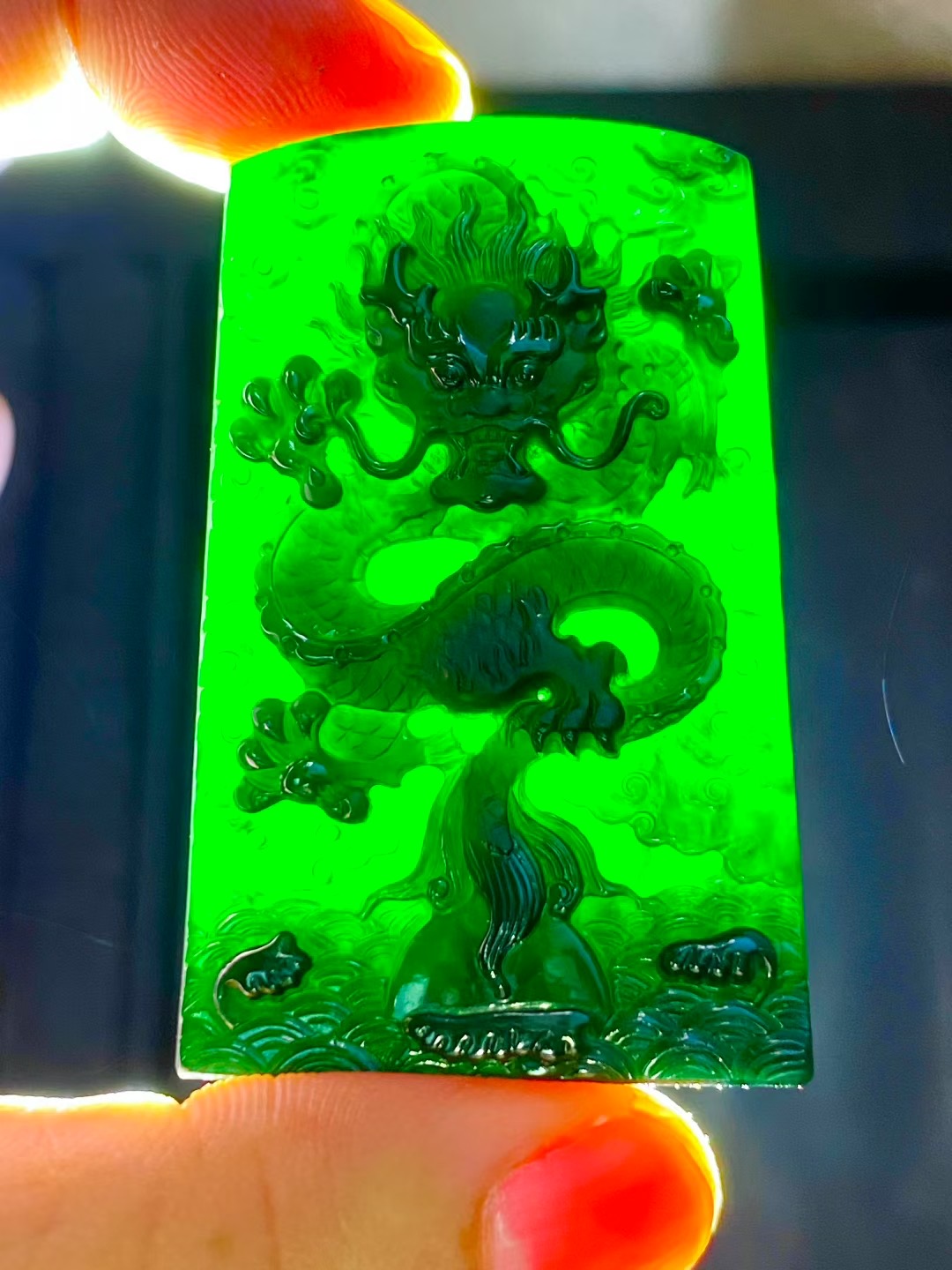 墨翠龙腾四海牌子 天然翡翠吊坠