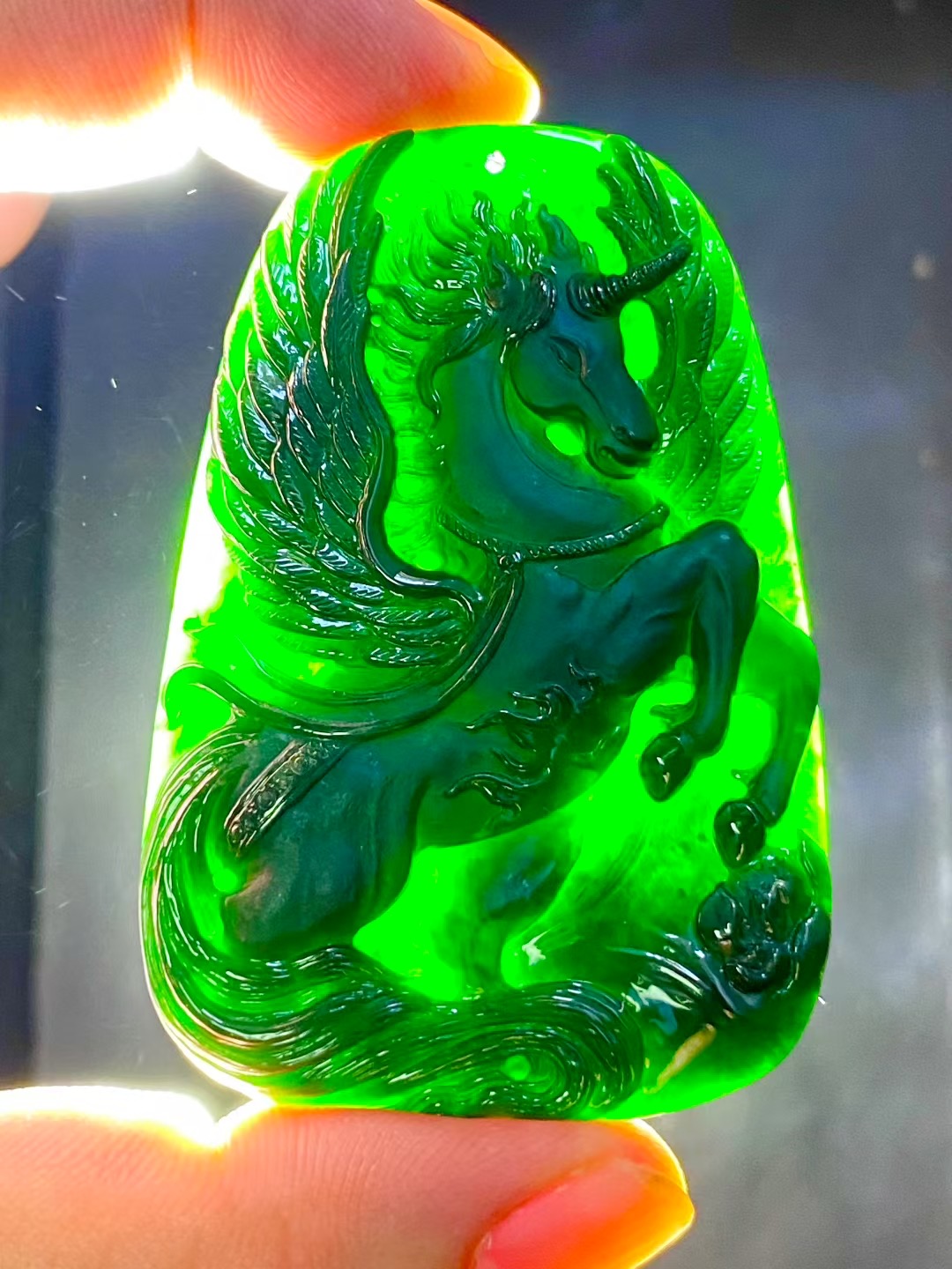 天然翡翠墨翠吊坠 飞马牌子