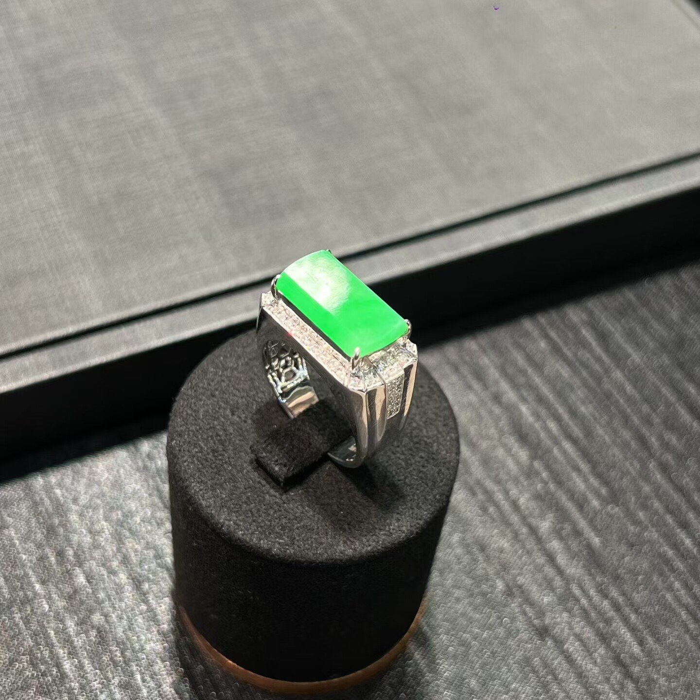 精品翡翠男款马鞍戒指 圈口20号 圈口直径18.9mm