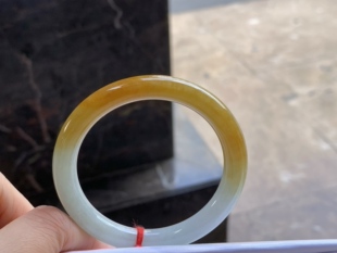 翡翠糯种黄翡手镯 圈口50