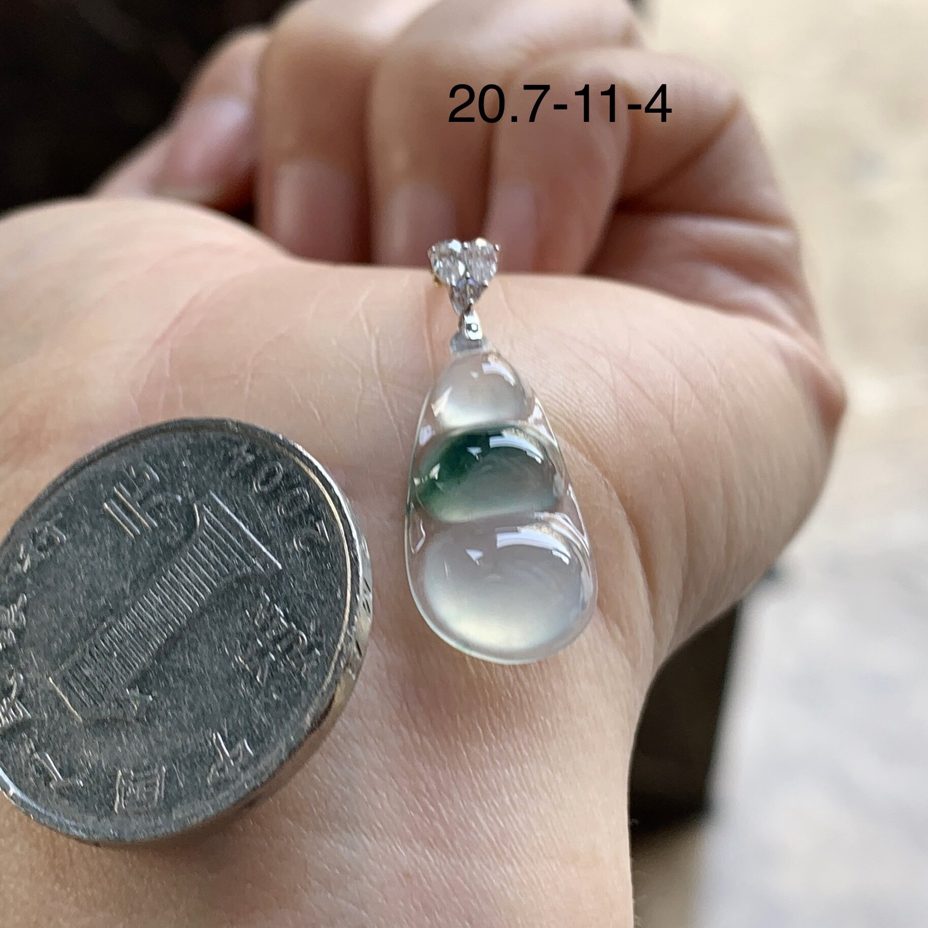 翡翠冰种蓝花豆子 平安豆吊坠 18k金扣子镶嵌