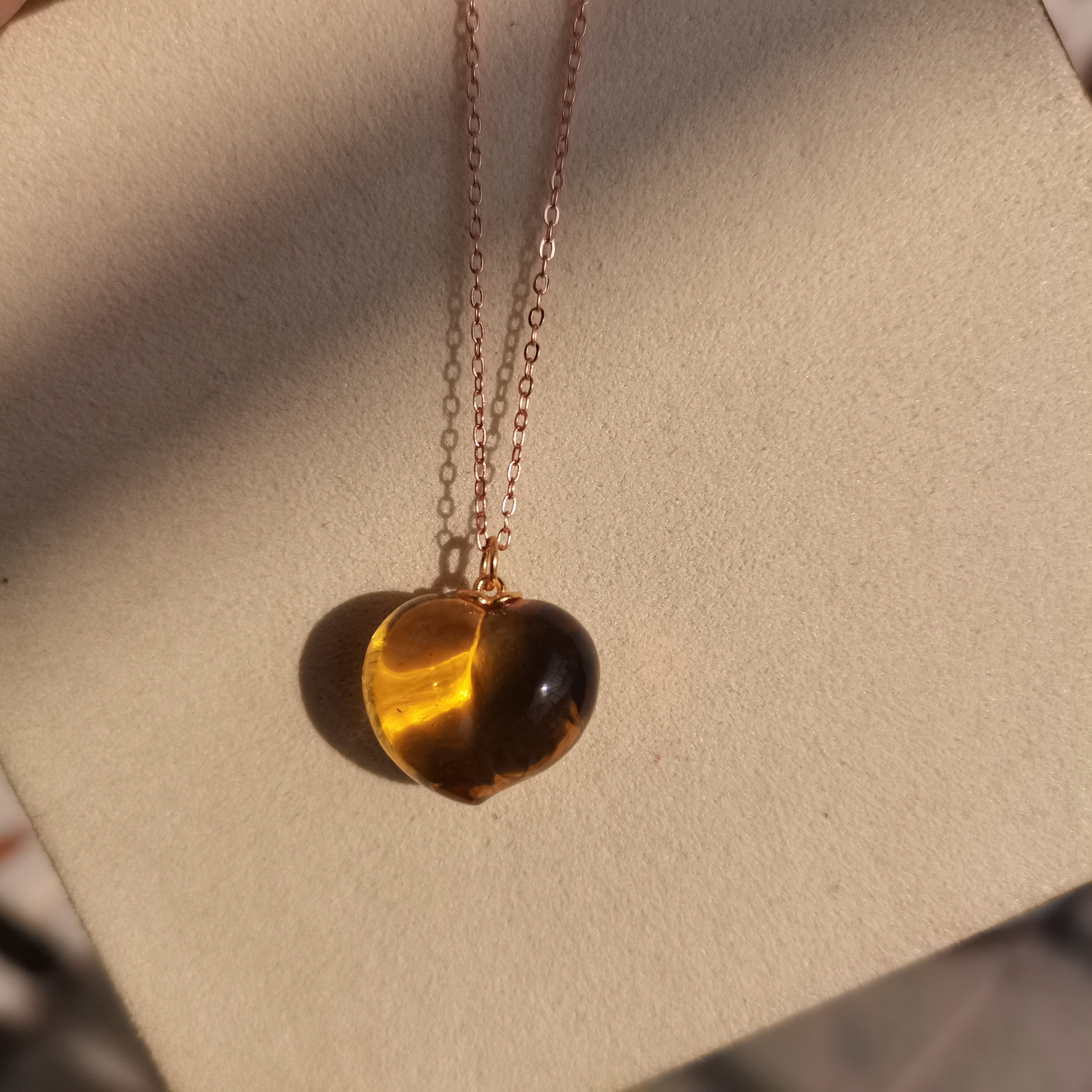 天然原矿金兰蓝珀爱心屁桃蜜桃臀吊坠925银扣项链毛衣链吊坠手串