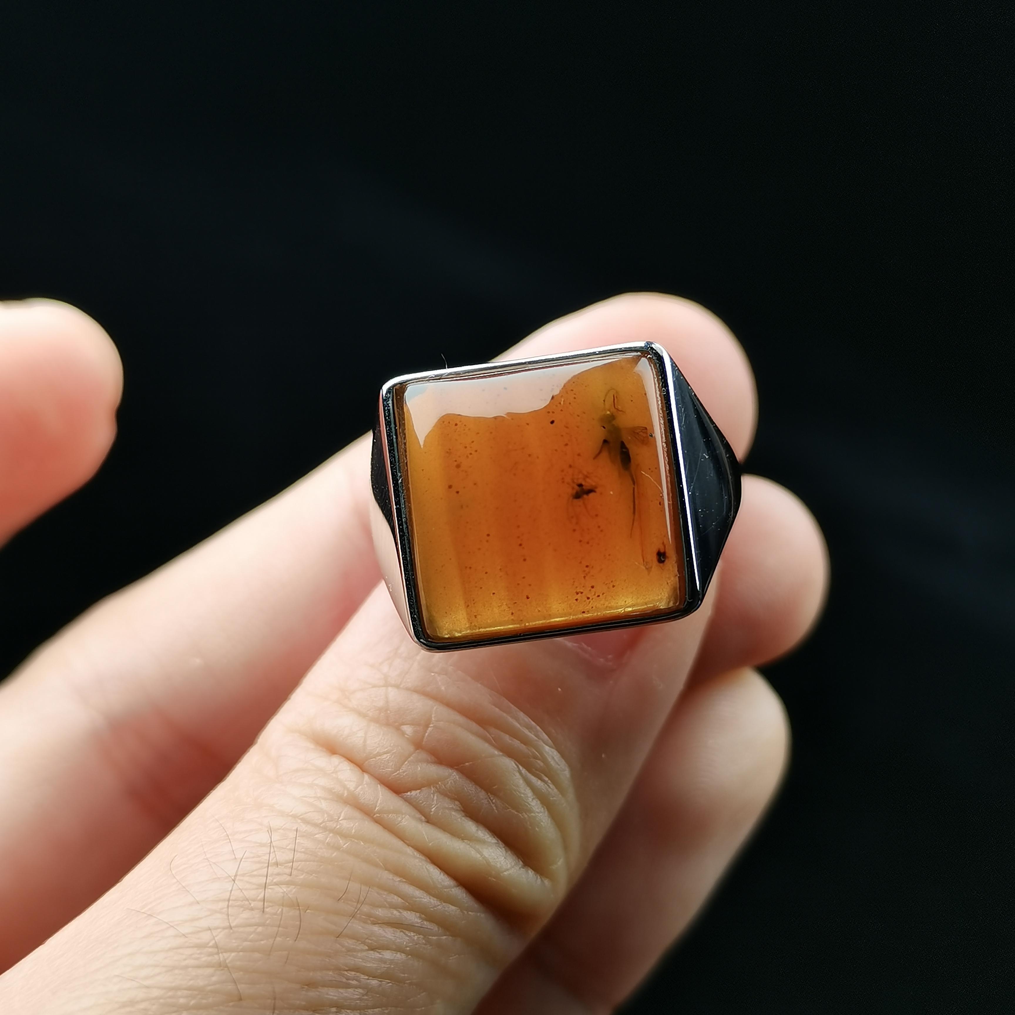 天然原矿抚顺琥珀虫珀方戒蜜蜡植物珀戒指s925银男女型简约复古