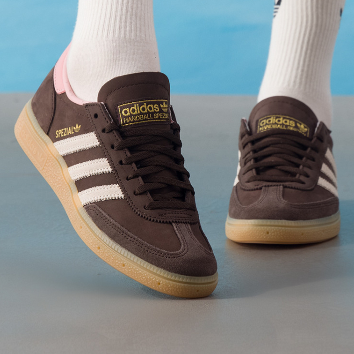 阿迪达斯板鞋女士轻便低帮休闲鞋