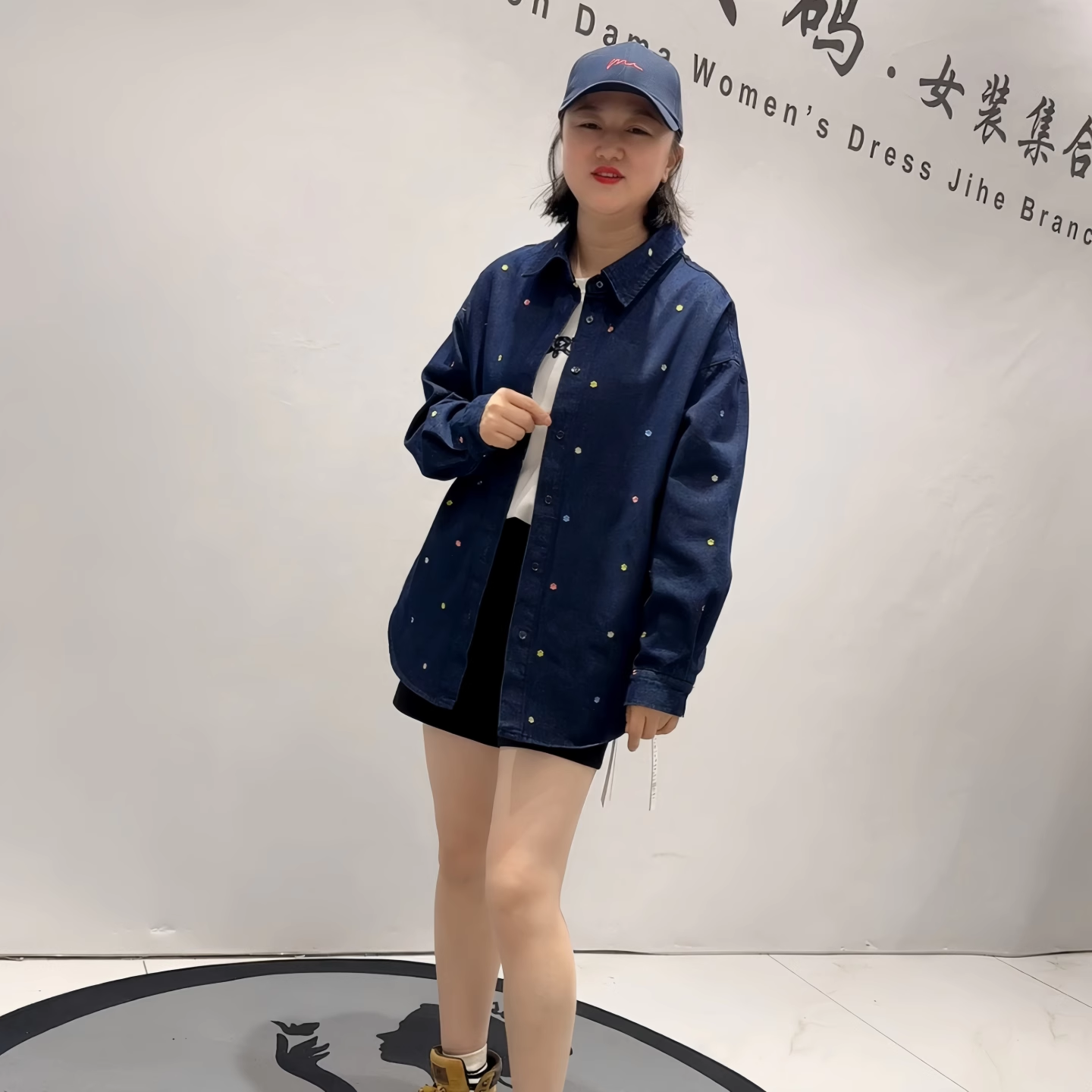 1505女权贵族春季新款欧货牛仔衬衫开衫加大码女装胖妹妹气质上衣