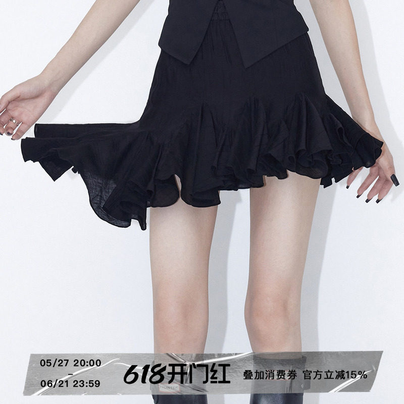 ourhour 斜边下摆 黑色白色松紧腰褶皱不对称短裙 女夏设计感裤裙