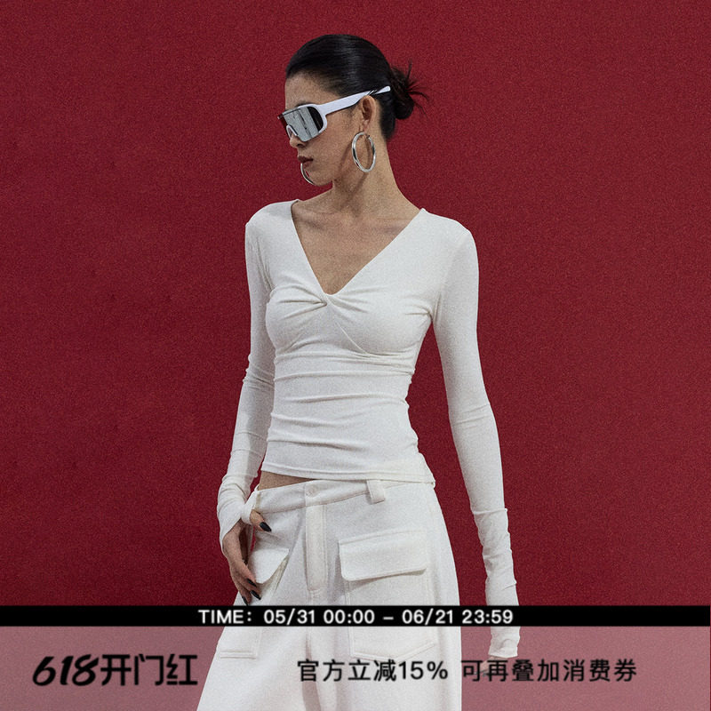 ourhour 胸前扭结 白色V领褶皱紧身长袖上衣 女冬季设计感打底衫
