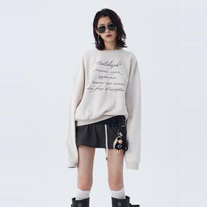 ourhour 英文刺绣 浅茶色圆领宽松短卫衣 女冬设计感浅杏休闲卫衣
