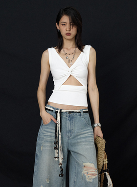 ourhour 前后两穿 黑色白色V领扭结镂空修身背心 女夏设计感上衣