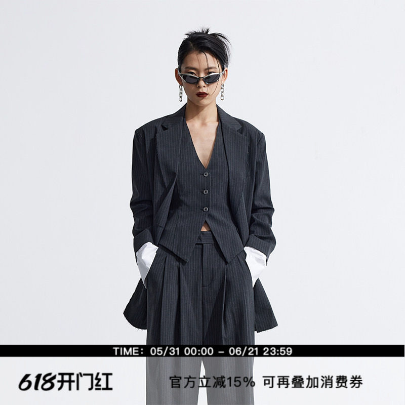 ourhour 拼接西装挂脖马甲两件套 女春季设计感 灰色知识分子套装