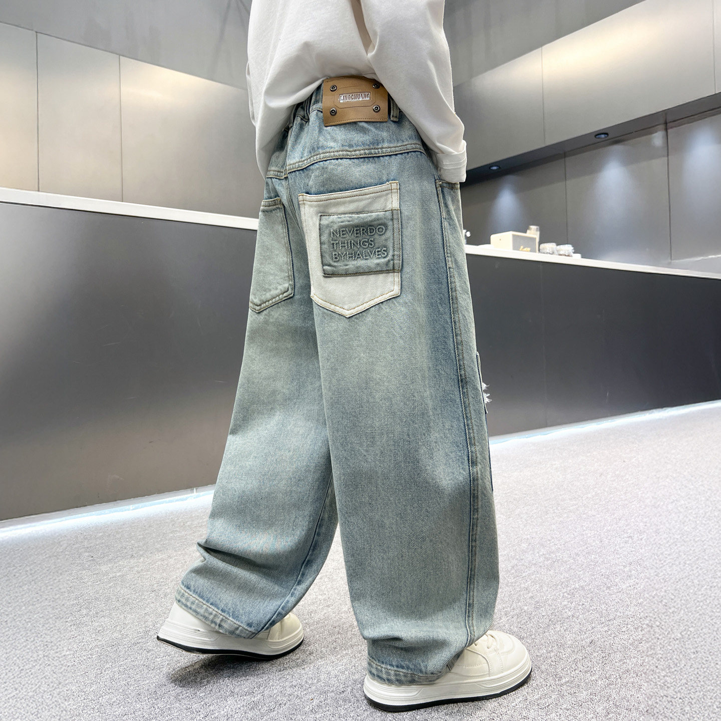 男童直筒牛仔裤春秋款2026新款洋气中大童春装宽松休闲裤男孩裤子