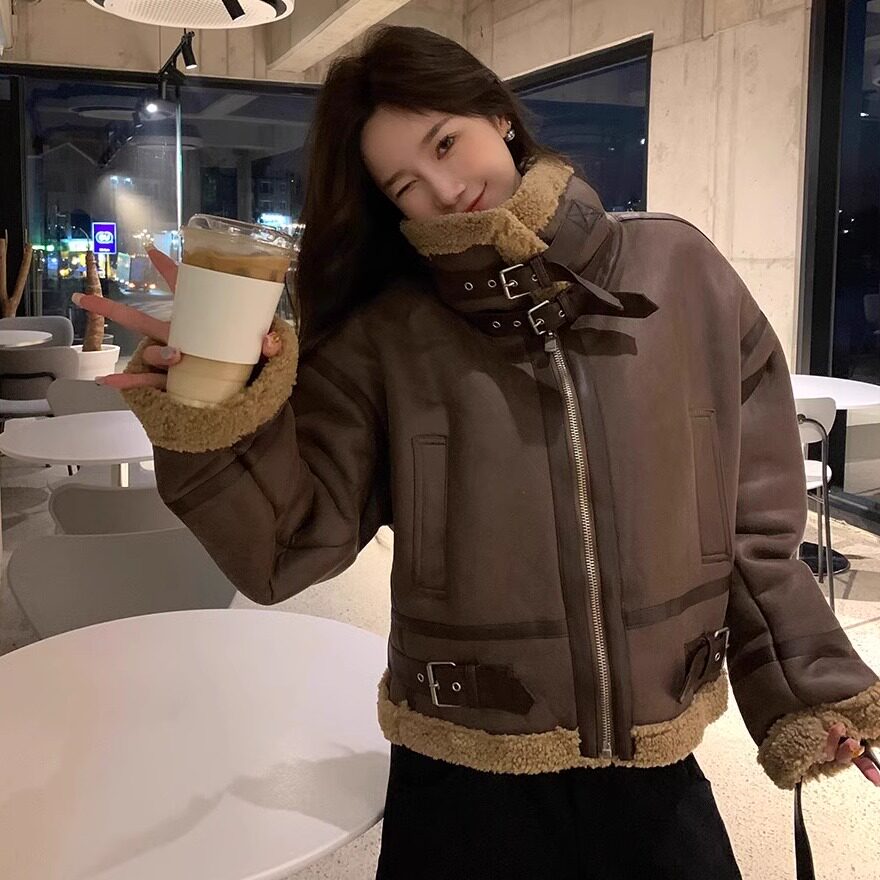 2024年新款皮毛一体短款机车服宽松加绒加厚羊羔毛保暖外套女冬季