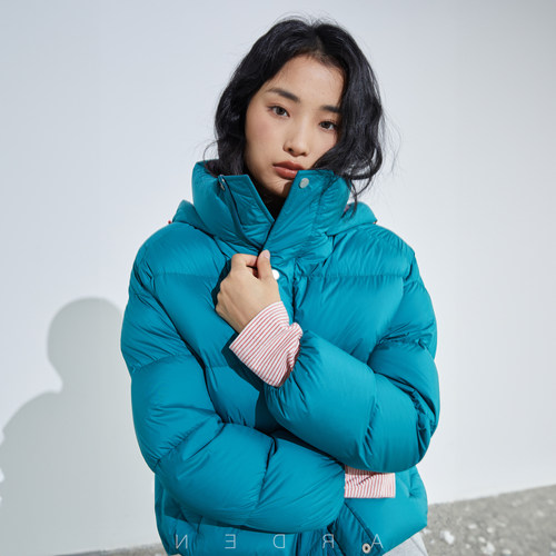 新款设计感哑光孔雀蓝连帽宽松简约百搭短款白鹅绒羽绒服外套女