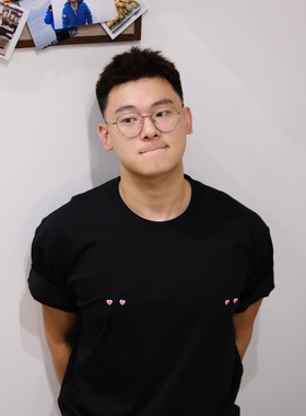 BLANKGENTLE「捏我」 Kissme 全棉纯色金属装饰短袖T恤黑白乳钉环