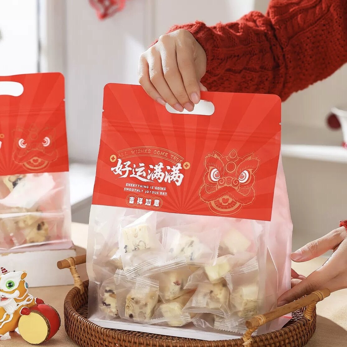 新年零食年货曲奇饼干雪花酥包装袋牛轧糖太妃糖果手提自封拉链袋