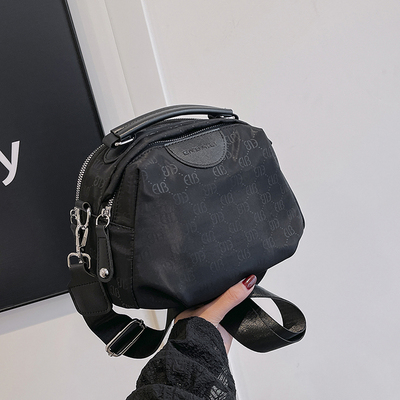 小方包字母印花单肩包