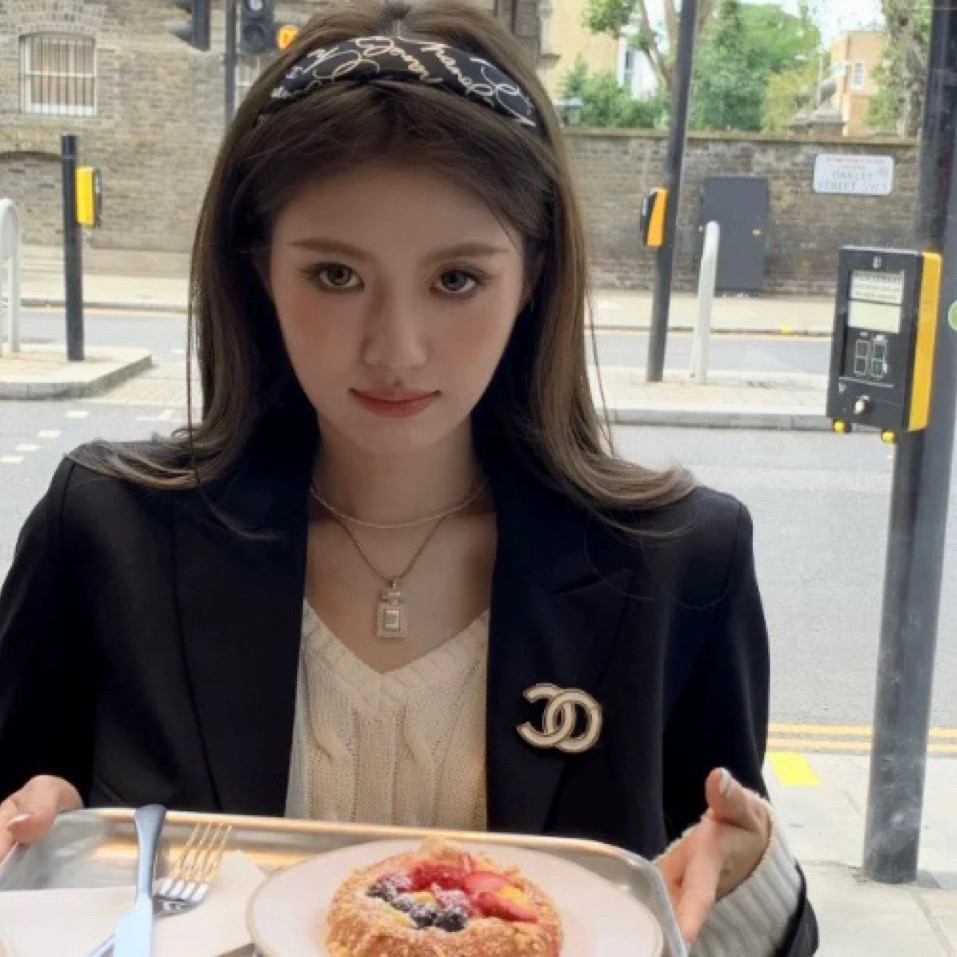 顽童大人同款小香风胸针字母双c欧美徽章日韩百搭外套别针气质女