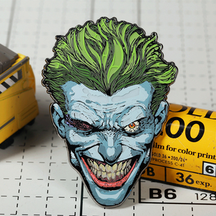 潮设会原创 黑暗骑士ins饰品周边高档冰箱贴 DC小丑胸针joker徽章