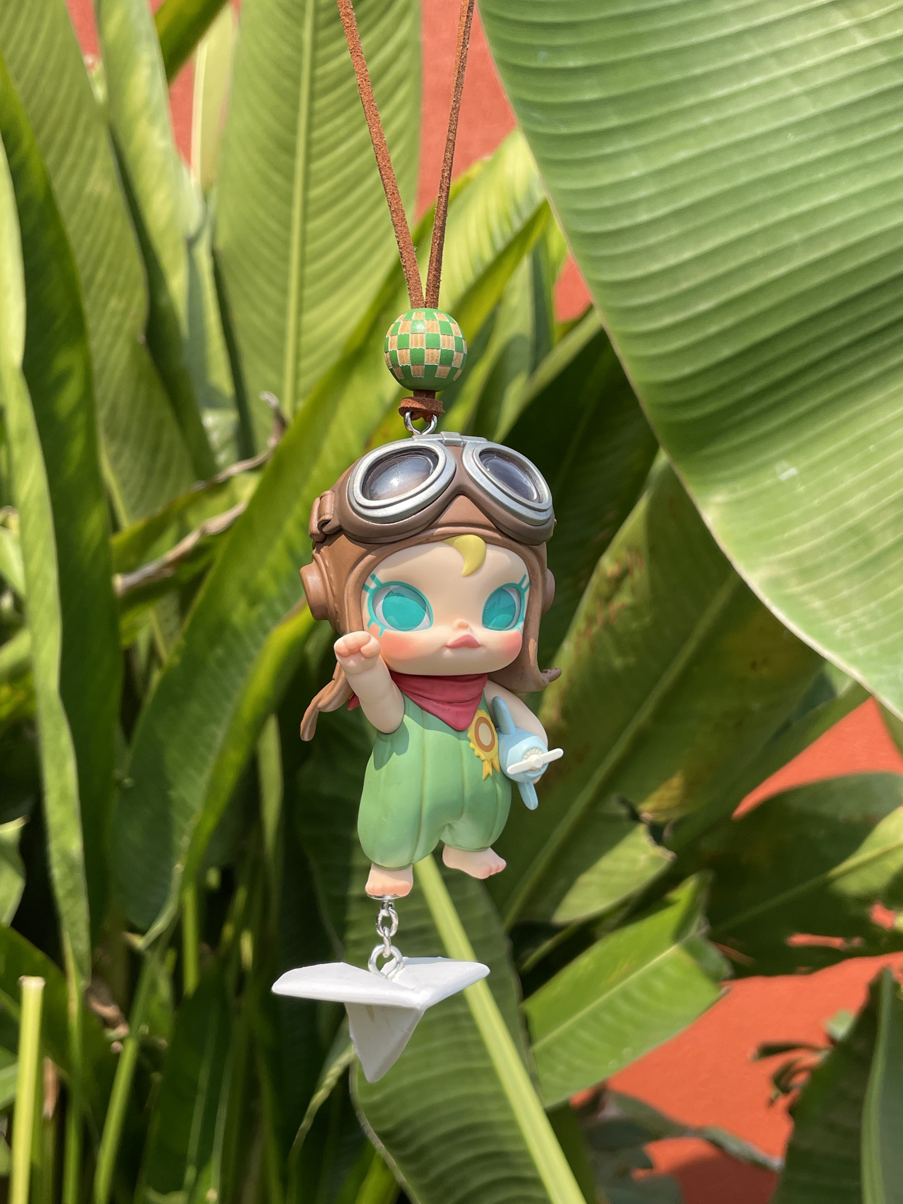 泡泡玛特BABY MOLLY茉莉创意车载香薰车后视镜挂件纸飞机可爱礼物