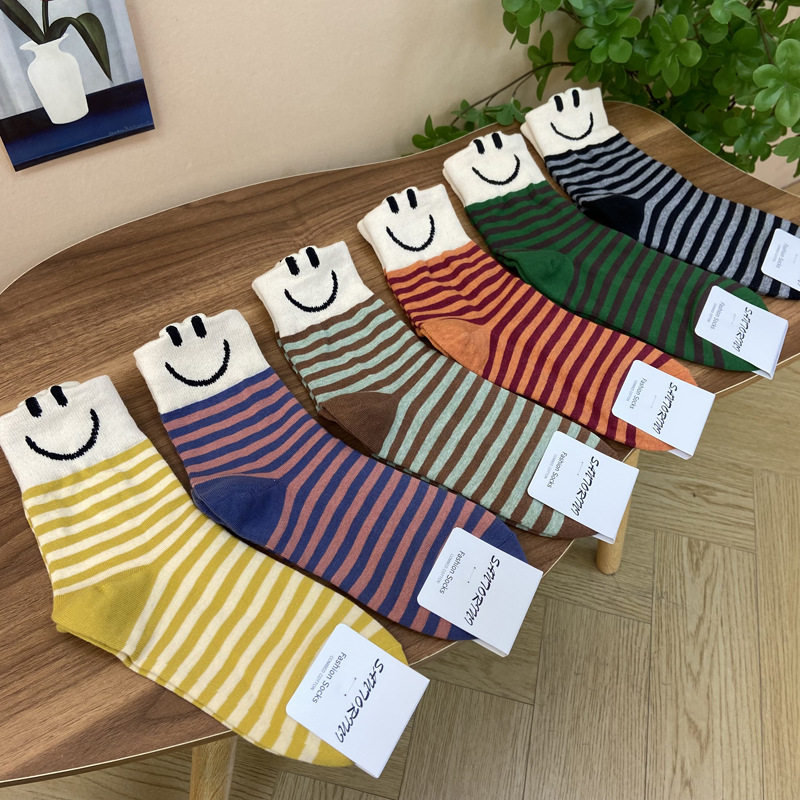 韩国进口ETNA女秋冬新款多巴胺条纹笑脸表情精梳棉中筒袜子