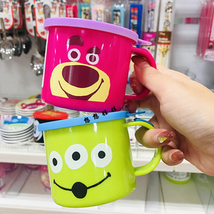 现货日本米奇三眼怪仔草莓熊带盖子喝水杯子饮水杯塑料杯防摔水杯