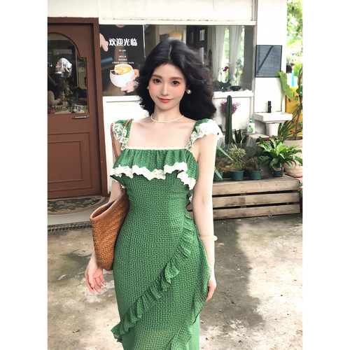 方领显瘦收腰吊带连衣裙